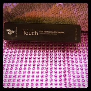 Younique's Touch Minerals Skin Perfecting Conceale
